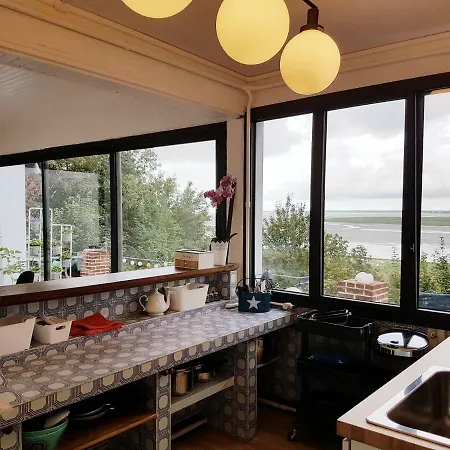 Le De La Falaise En Baie Hébergement de vacances *