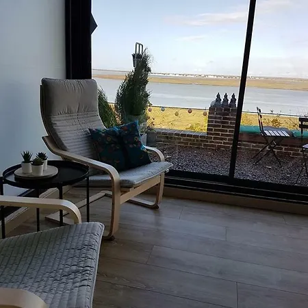 Le De La Falaise En Baie Hébergement de vacances *